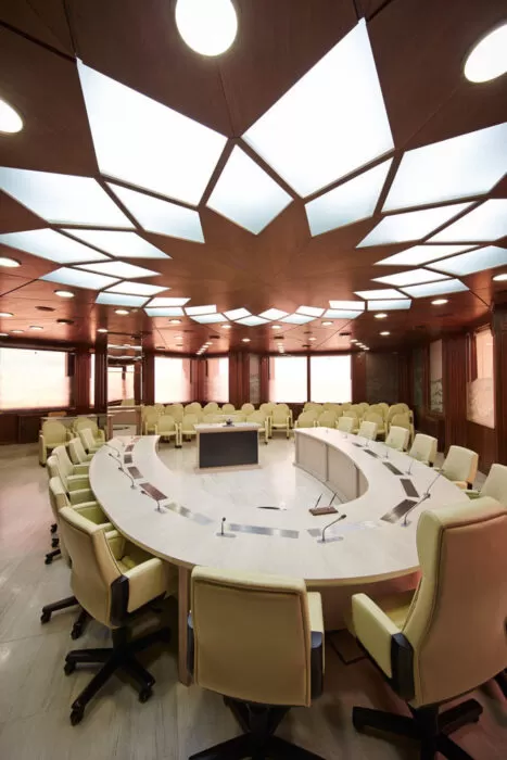 стол переговорный овальный