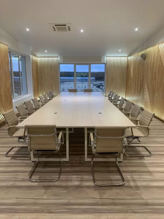 стол переговорный белый