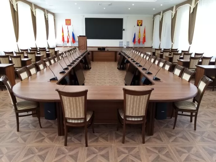 стол переговорный овальный